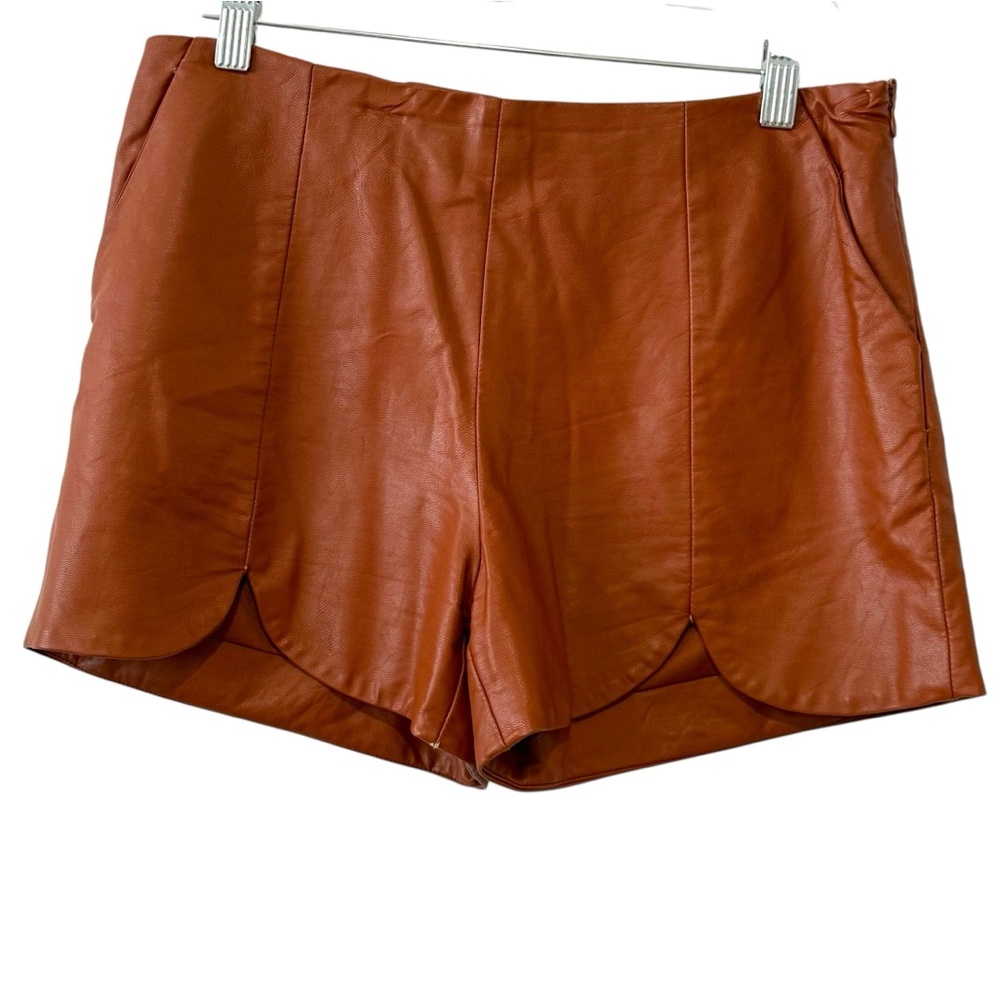 Love Riche Medium Brown Faux Leather Scallop Hem Shorts Side Zip Lined